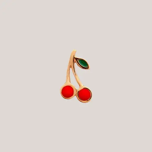 Petit cherry earring golden enamel, lille ørestik med kirsebær i forgyldt