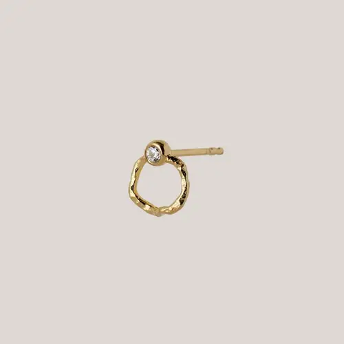 Petit wavy circle earring with stones golden, ørestik med cirkel og sten forgyldt