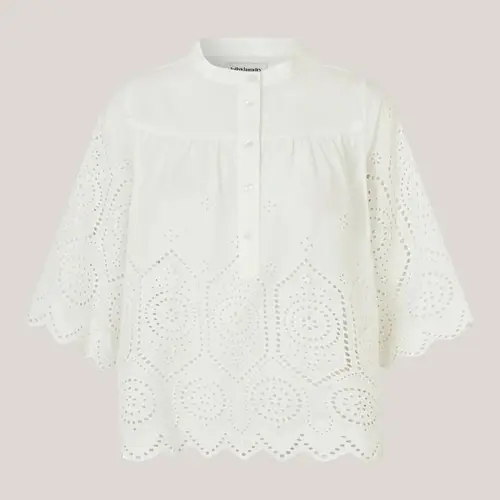 LouiseLL Blouse SS, bluse med broderi i hvid