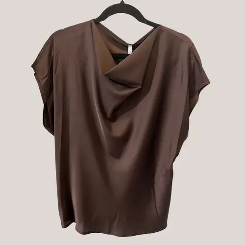 TK43GDG chokolate top, vandfalds bluse i brun