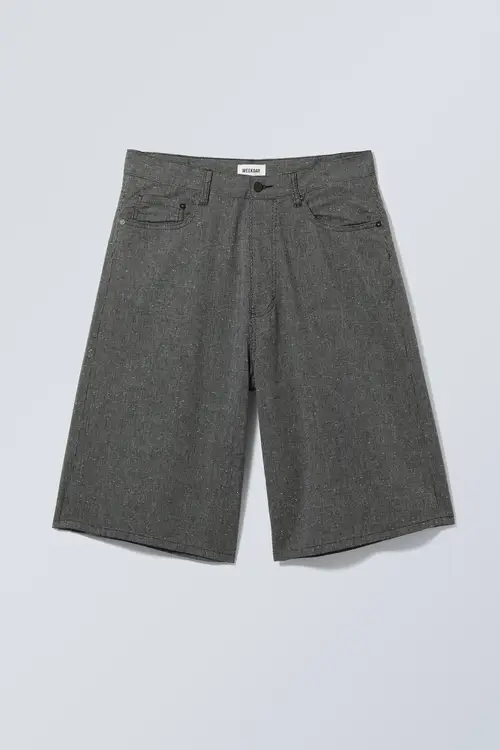 Weekday Astro Løse Stribede Shorts Sorte Striber. Farve: Black stripe I størrelse 54