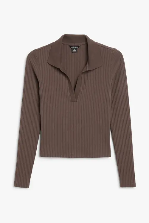 Monki Brun Langærmet Polotop Med Rib Mørkebrun, Poloshirts. Farve: Dark brown I størrelse XS