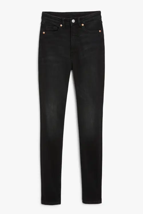 Monki Oki Højtaljet Stramme Forvaskede Sorte Jeans Sort Vask, Skinny jeans. Farve: Black wash I størrelse W 26