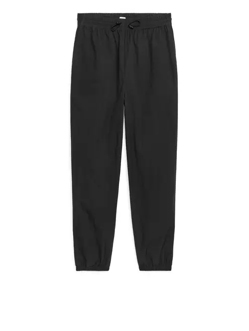 Arket Paper Nylon Trousers Black, Sportsbukser I størrelse M