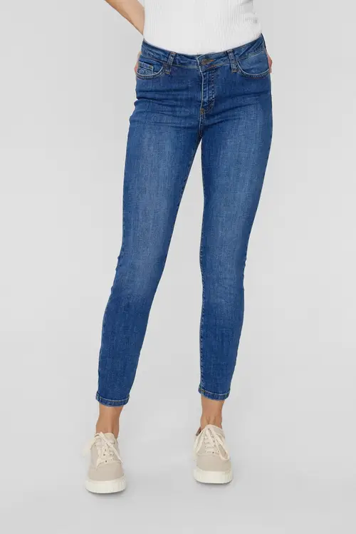 Nümph - NUSIDNEY CROPPED JEANS - Medium Blue Denim - 32 - Blå - Jeans