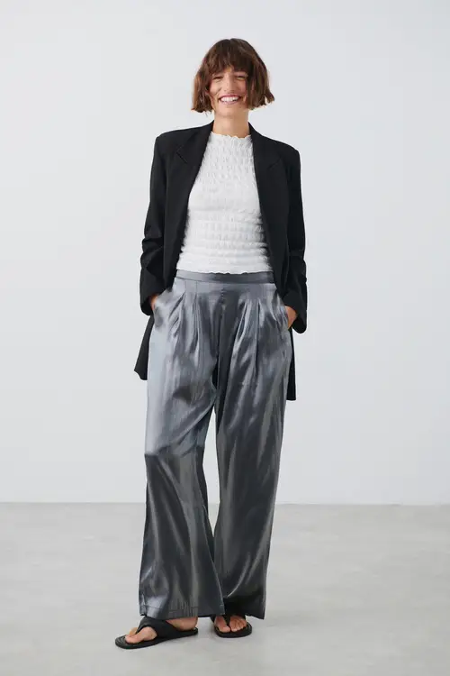 Fluid metallic trousers