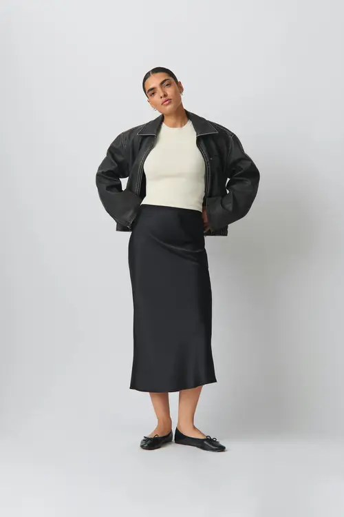 Elastic satin midi skirt