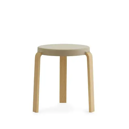 Normann Copenhagen Tap taburet sand, egetræsben