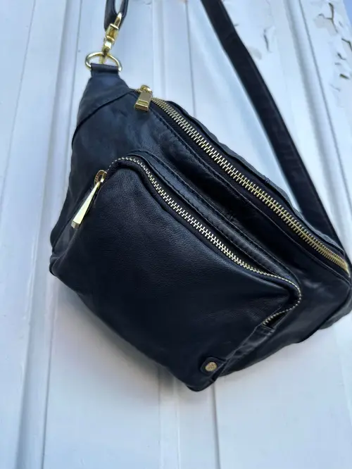 Bæltetaske CLASSY - Black / Gold - Str. 32