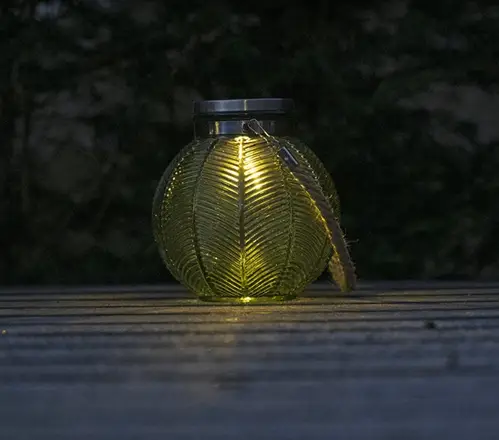 Lanterne med solceller i grøn glas