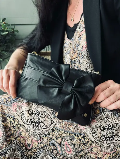 Clutch med sløjfe - Black leather