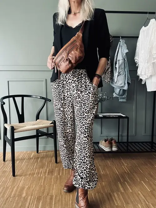 Bukser Leopard Loos fit S/M Print Str. S Materiale: Viscose